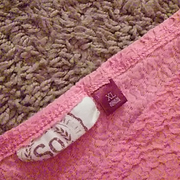 Cute peach colored crop top - Picture 2 of 4